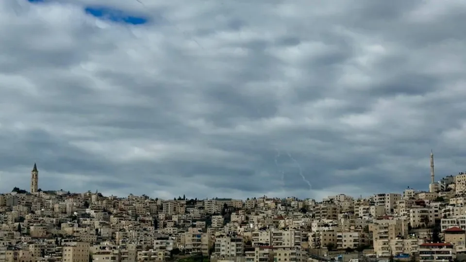 Irã revida e lança mísseis contra Israel após ataque dos Estados Unidos