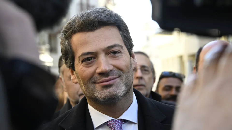 Ventura propõe comissão sobre reforma do Estado presidida por Passos