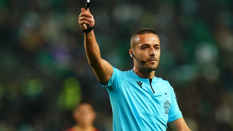 Cláudio Pereira é o árbitro do Sporting-FC Porto